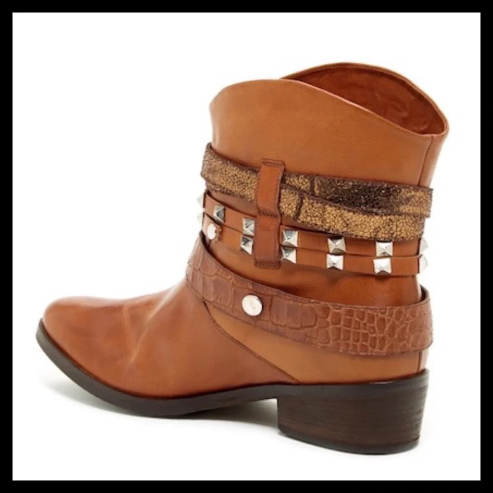 JANET & JANET Polacco Leather Multi Buckle Boots - Picture 6 of 10